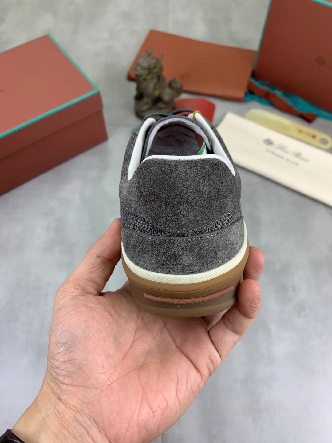 Men's Men's Shoes 💰P560 New Style 💰 The latest casual shoes Loro Piana 💯 Top grade 💯 Buy the original copy 💯 Founded the existing Loro Piana company on April 24, 1924. It is now the sixth generation of family business, providing the best quality products to customers who are discerning about taste and quality. Imported original fly woven fabrics with cowhide fabrics, plain calfskin lining, hand-stitched threads with cowhide feet, original packaging, high-end outsole, size: 38-45 (custom-made for 46), 7️⃣ colors available